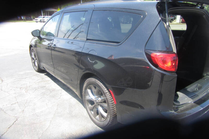 chrysler pacifica 2018 2C4RC1EG8JR235957 image chrysler pacifica 2018 2C4RC1EG8JR235957 image