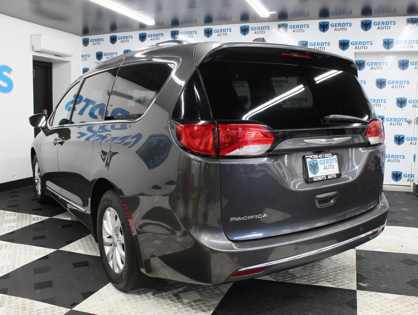 chrysler pacifica 2018 2C4RC1BG7JR119797 image chrysler pacifica 2018 2C4RC1BG7JR119797 image