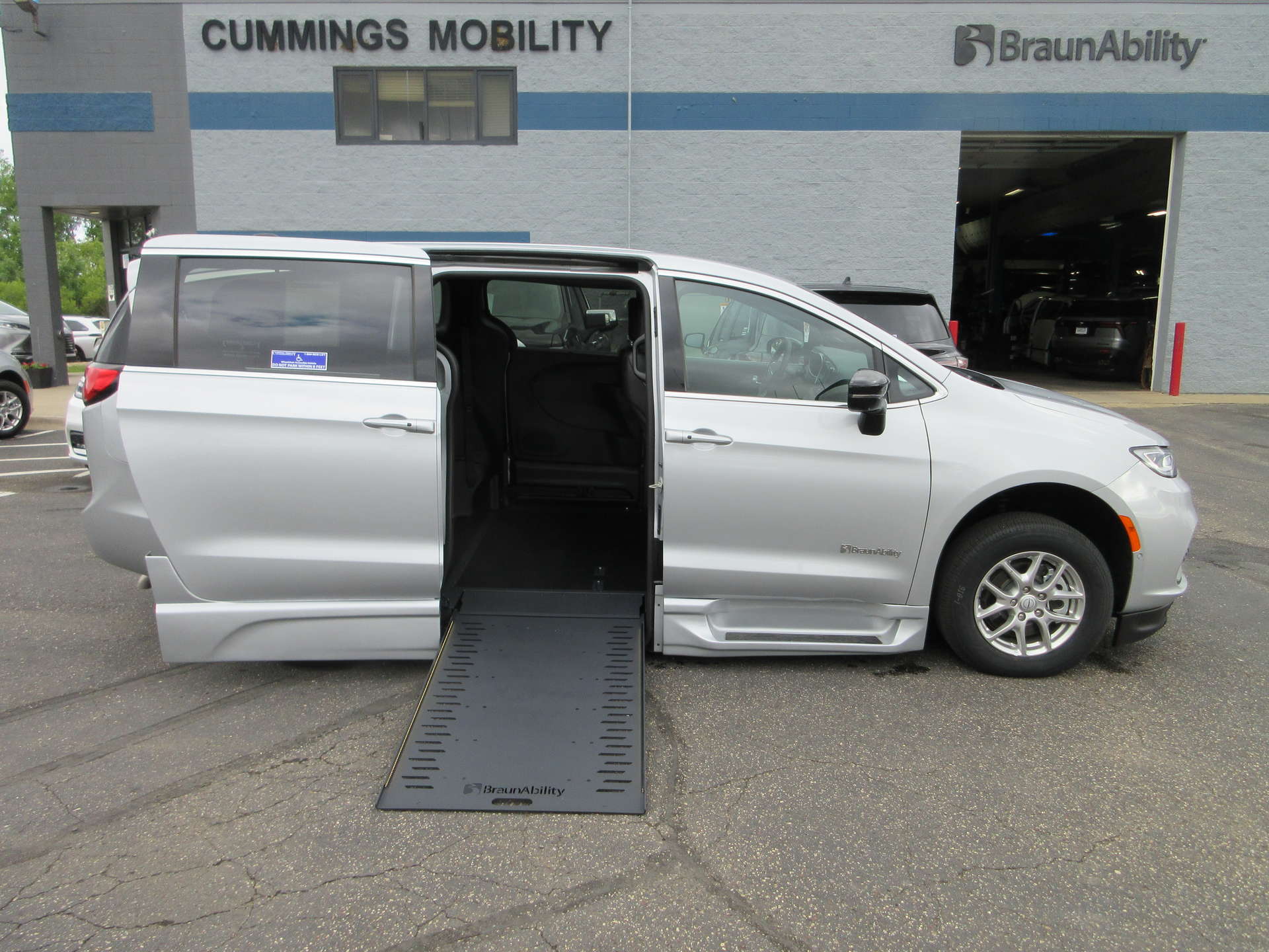 chrysler pacifica 2026 2C4RC1BGXTR173727 image chrysler pacifica 2026 2C4RC1BGXTR173727 image