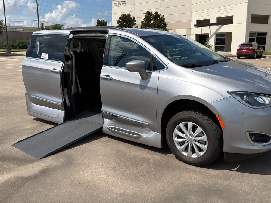 chrysler pacifica 2017 2C4RC1BG4HR530049 image chrysler pacifica 2017 2C4RC1BG4HR530049 image