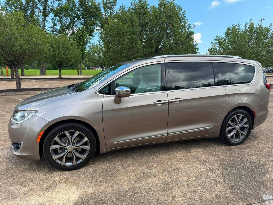 chrysler pacifica 2017 2C4RC1GG3HR644570 image chrysler pacifica 2017 2C4RC1GG3HR644570 image