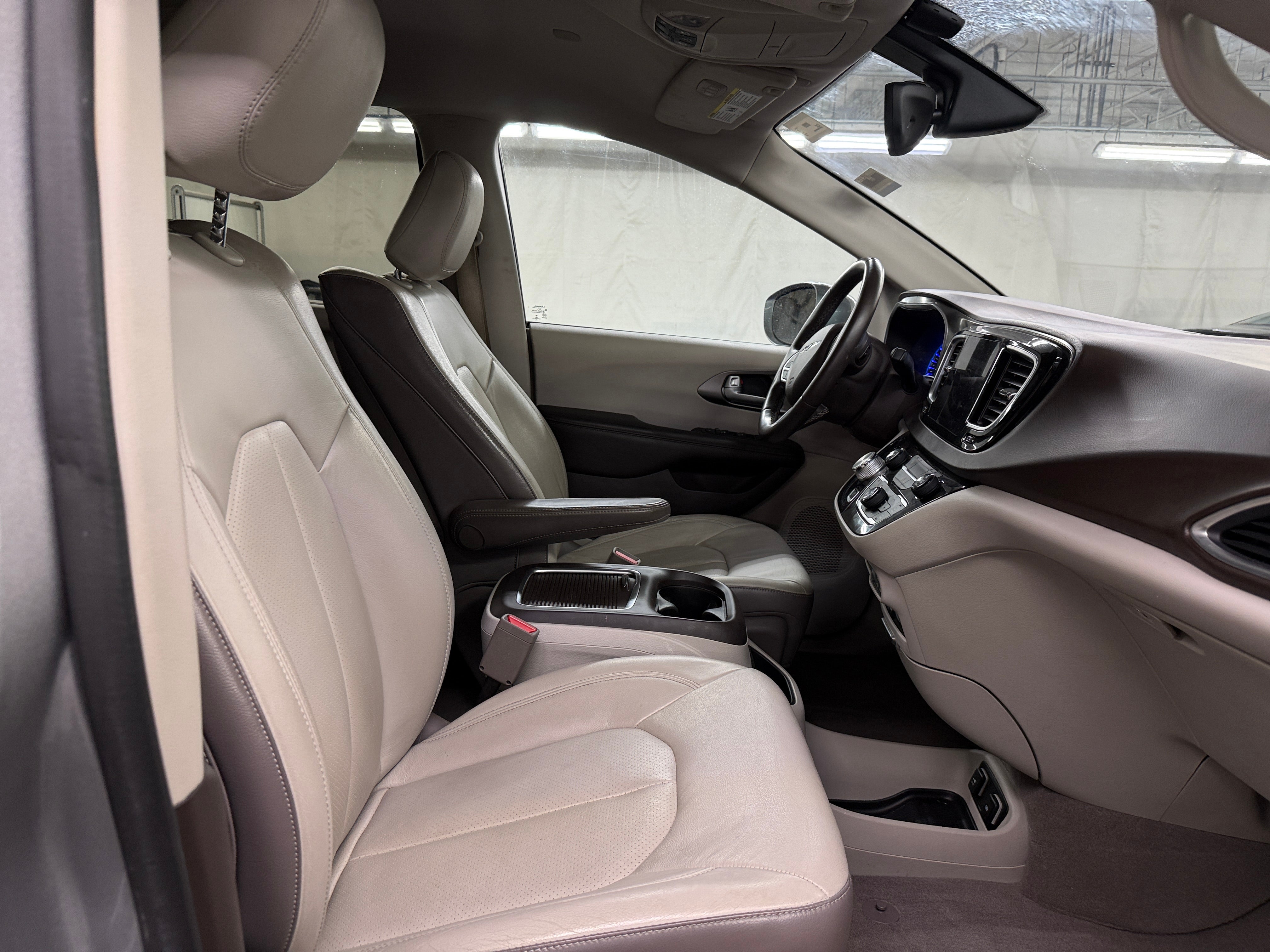 chrysler pacifica 2017 2C4RC1EG8HR599502 image chrysler pacifica 2017 2C4RC1EG8HR599502 image