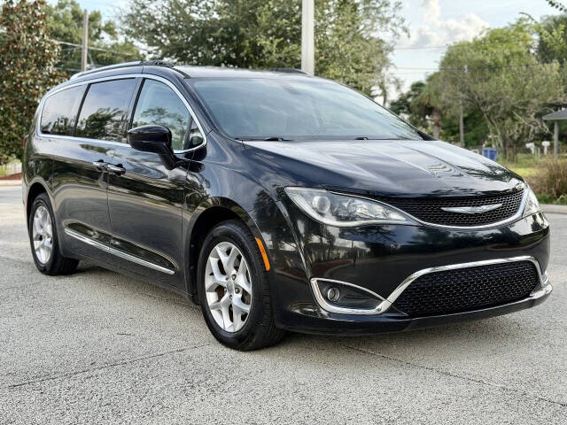 chrysler pacifica 2017 2C4RC1EG1HR676937 image chrysler pacifica 2017 2C4RC1EG1HR676937 image