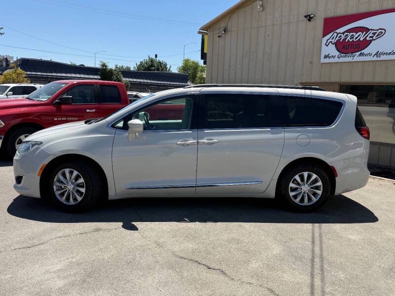 chrysler pacifica 2017 2C4RC1BG4HR642074 image chrysler pacifica 2017 2C4RC1BG4HR642074 image