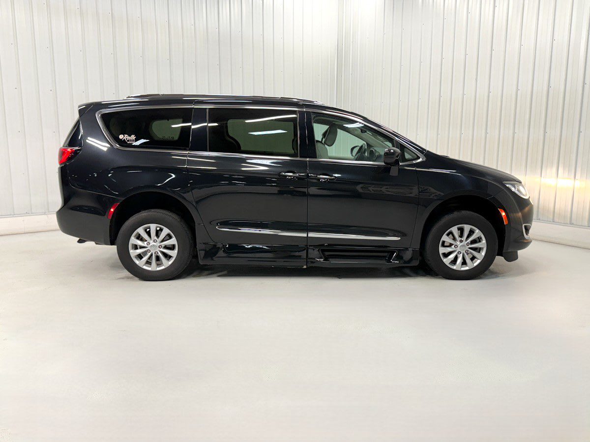 chrysler pacifica 2017 2C4RC1EG8HR708640 image chrysler pacifica 2017 2C4RC1EG8HR708640 image