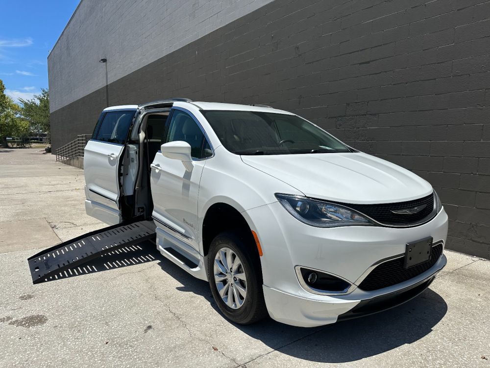 chrysler pacifica 2017 2C4RC1BG0HR540030 image chrysler pacifica 2017 2C4RC1BG0HR540030 image