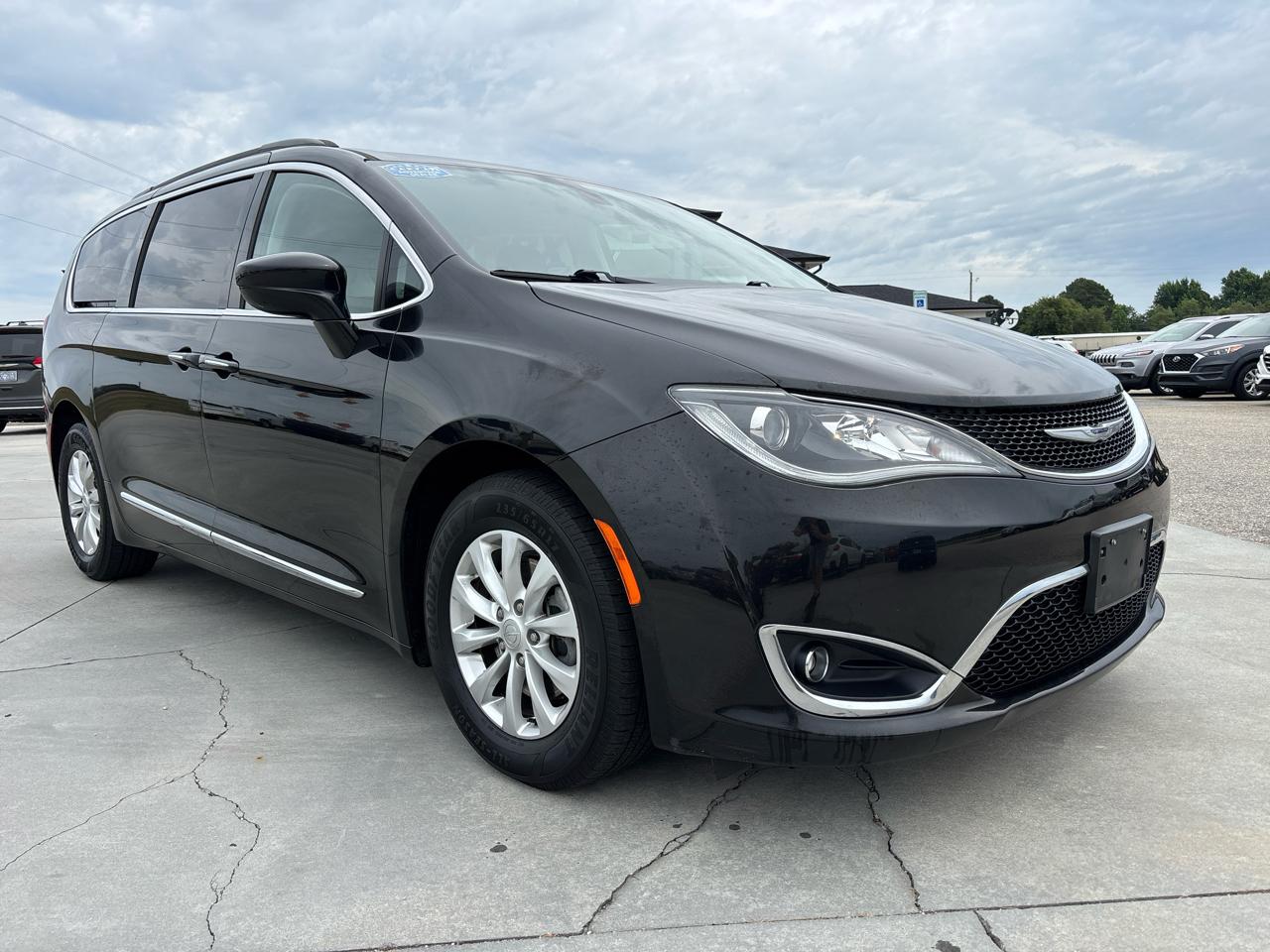 chrysler pacifica 2017 2C4RC1BGXHR821168 image chrysler pacifica 2017 2C4RC1BGXHR821168 image