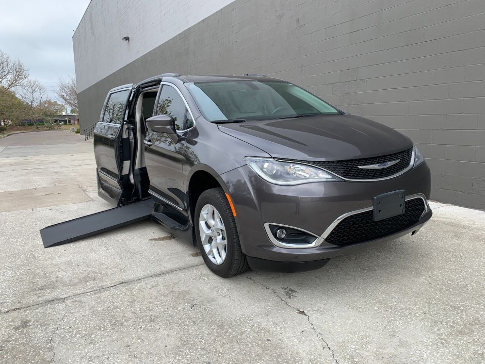 chrysler pacifica 2017 2C4RC1BG1HR551196 image chrysler pacifica 2017 2C4RC1BG1HR551196 image