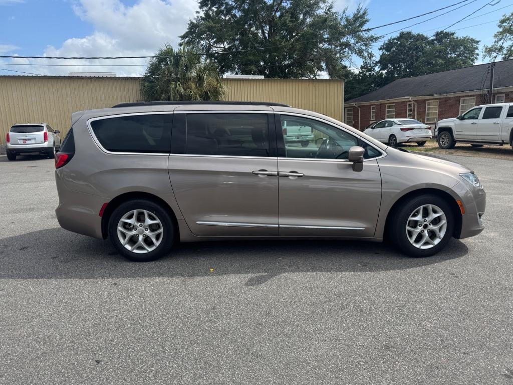 chrysler pacifica 2017 2C4RC1BG4HR668643 image chrysler pacifica 2017 2C4RC1BG4HR668643 image