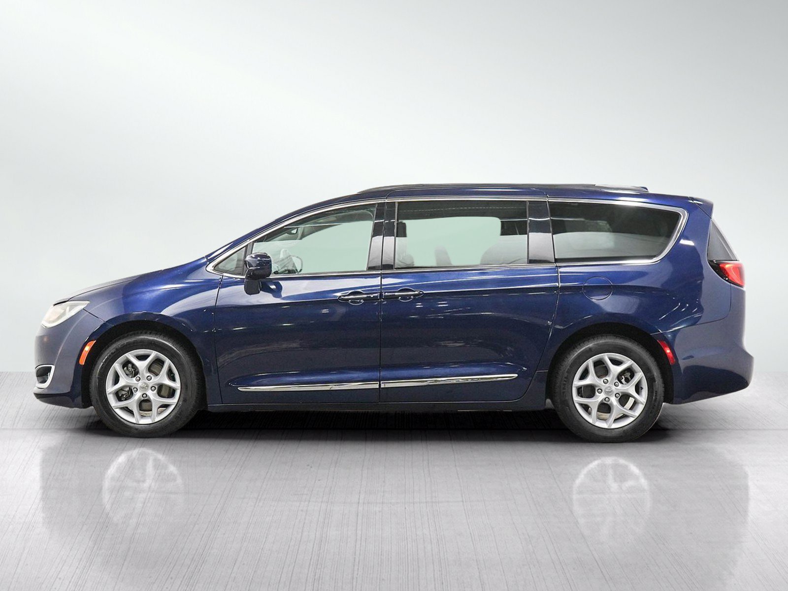 chrysler pacifica 2017 2C4RC1BG4HR623167 image chrysler pacifica 2017 2C4RC1BG4HR623167 image