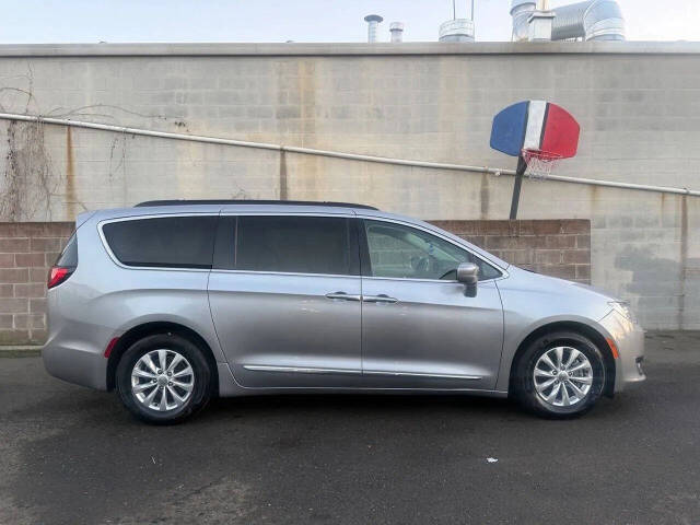 chrysler pacifica 2017 2C4RC1BG8HR505848 image chrysler pacifica 2017 2C4RC1BG8HR505848 image