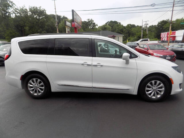 chrysler pacifica 2017 2C4RC1BG2HR734669 image chrysler pacifica 2017 2C4RC1BG2HR734669 image