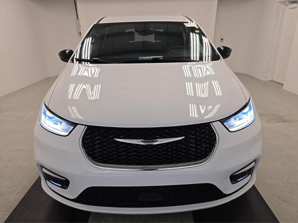 chrysler pacifica 2024 2C4RC1FG8RR116879 image chrysler pacifica 2024 2C4RC1FG8RR116879 image