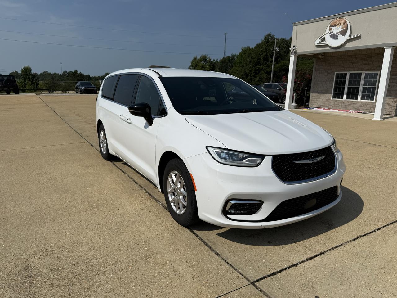 chrysler pacifica 2024 2C4RC1FG1RR115590 image chrysler pacifica 2024 2C4RC1FG1RR115590 image