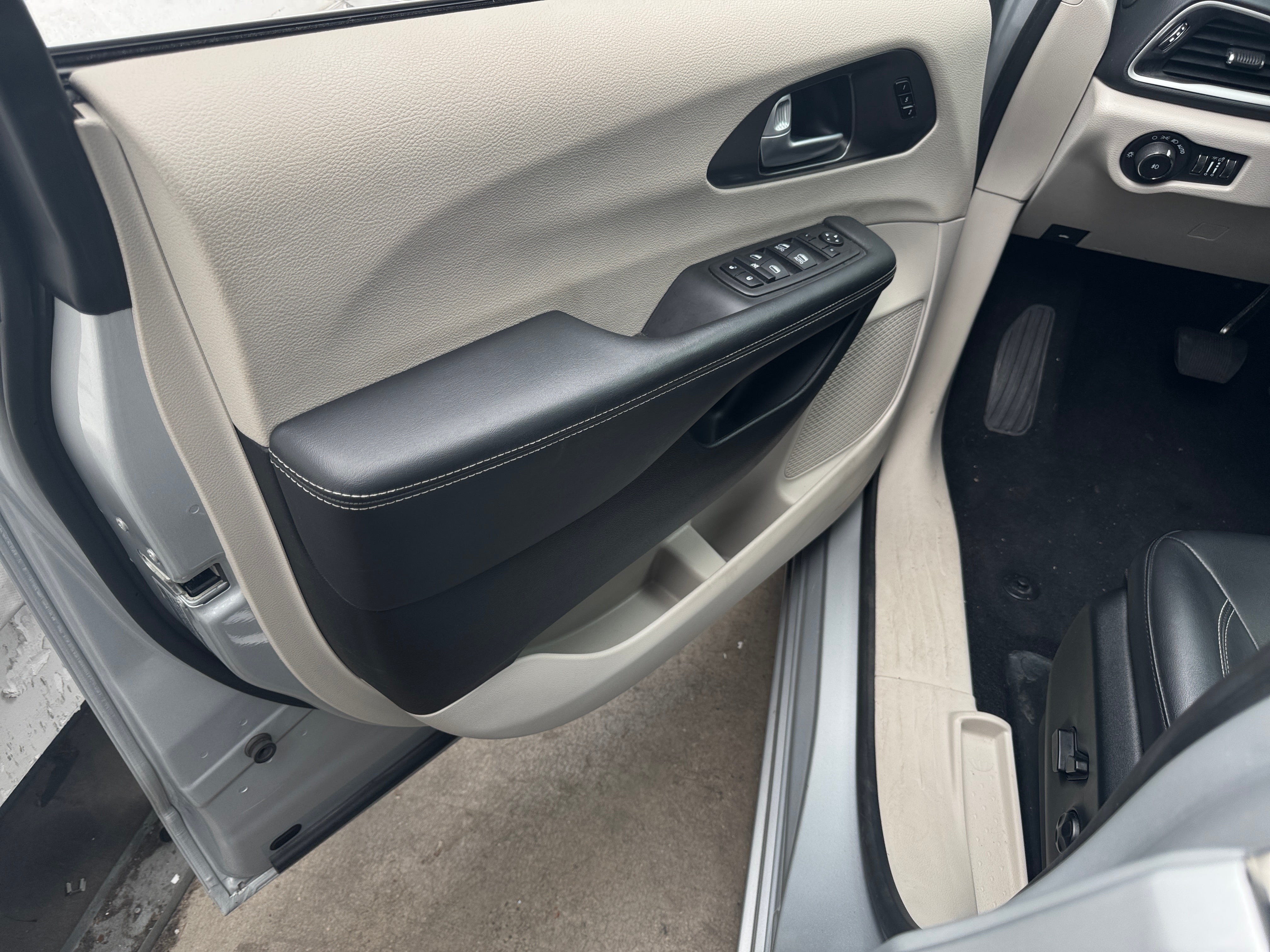 chrysler pacifica 2024 2C4RC1BG8RR125359 image chrysler pacifica 2024 2C4RC1BG8RR125359 image