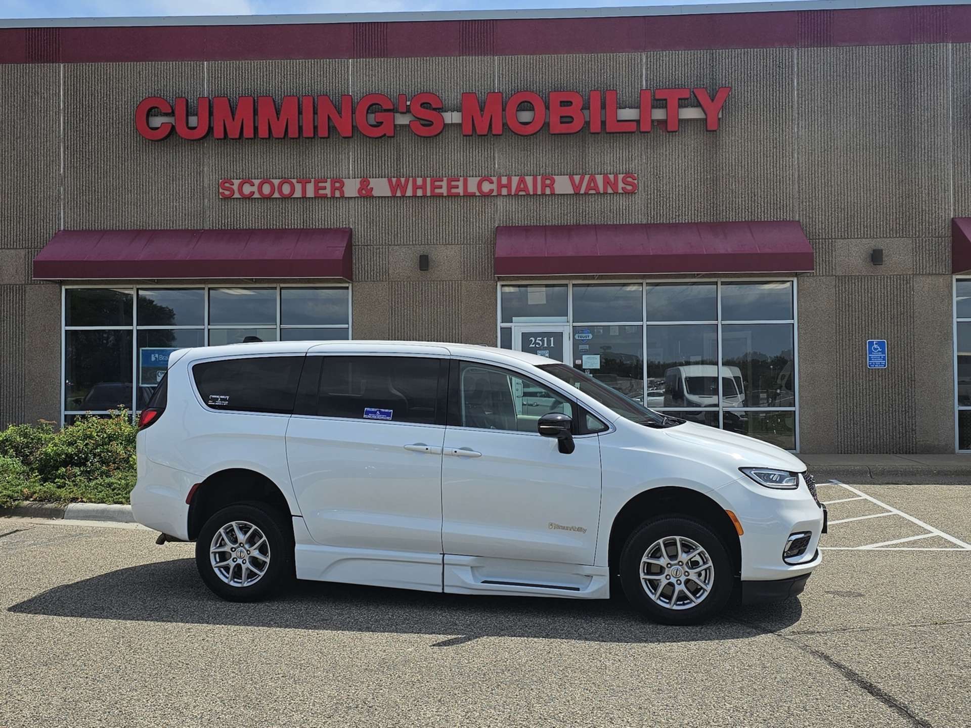 chrysler pacifica 2024 2C4RC1BG0RR204525 image chrysler pacifica 2024 2C4RC1BG0RR204525 image