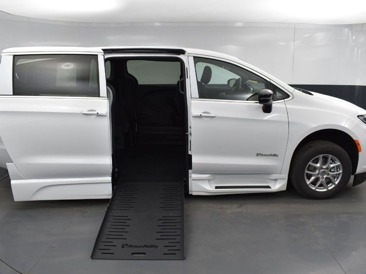 chrysler pacifica 2024 2C4RC1FG1RR121471 image chrysler pacifica 2024 2C4RC1FG1RR121471 image