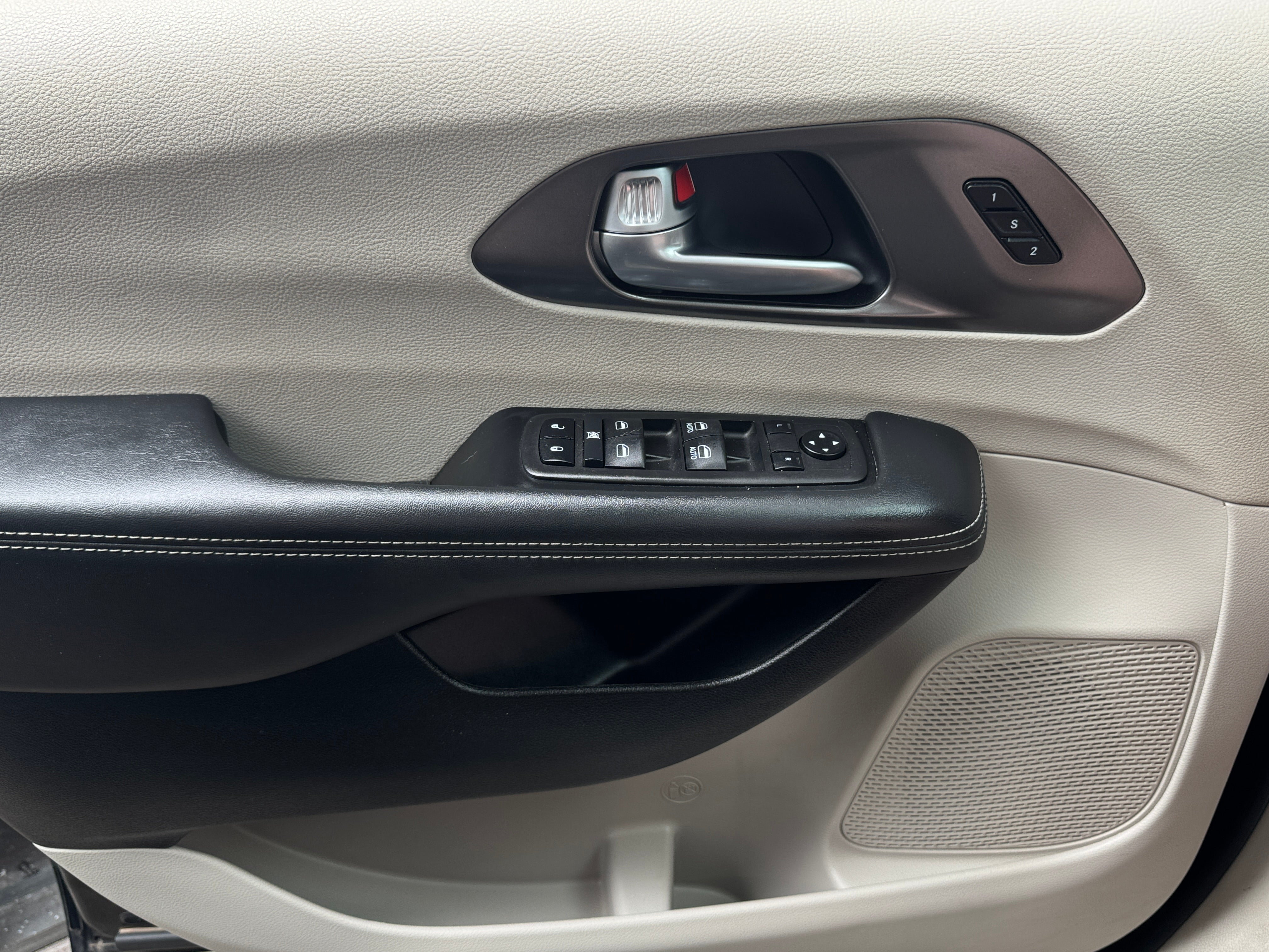 chrysler pacifica 2024 2C4RC1BG5RR139431 image chrysler pacifica 2024 2C4RC1BG5RR139431 image