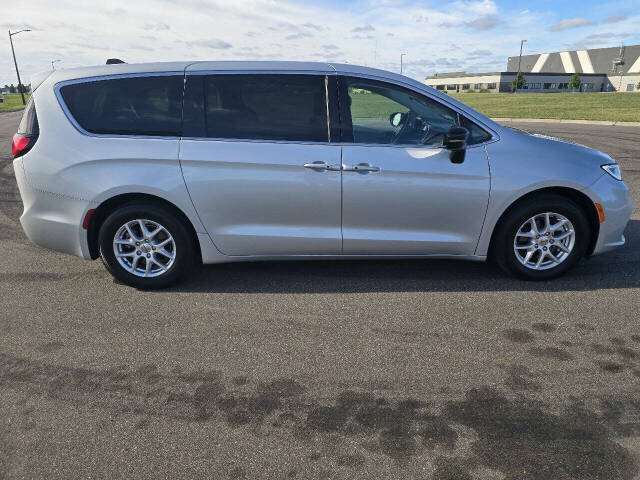 chrysler pacifica 2024 2C4RC1BG8RR133168 image chrysler pacifica 2024 2C4RC1BG8RR133168 image
