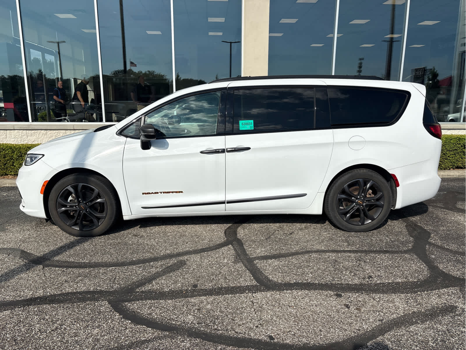 chrysler pacifica 2024 2C4RC1BG9RR105069 image chrysler pacifica 2024 2C4RC1BG9RR105069 image