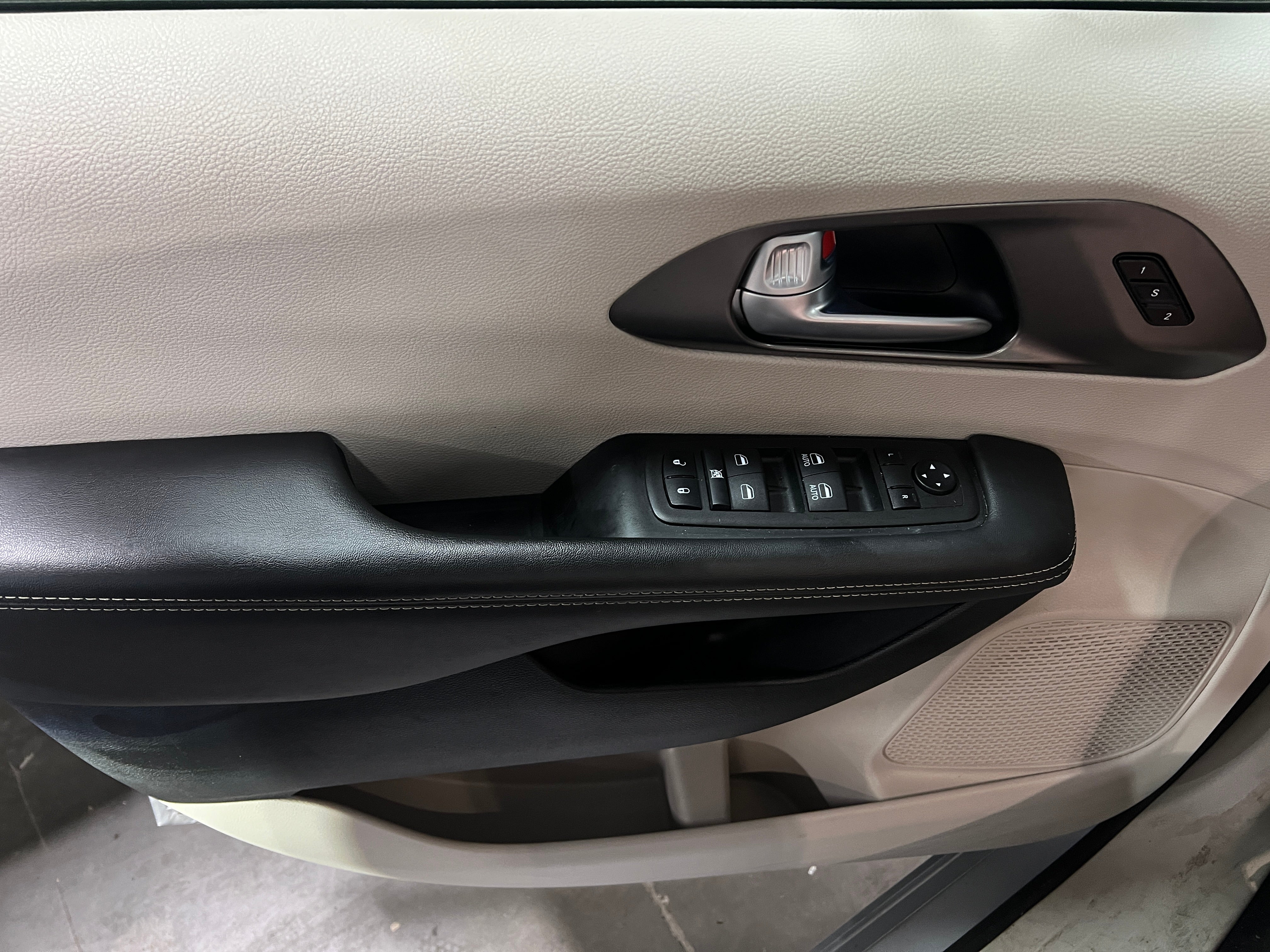 chrysler pacifica 2024 2C4RC1BG0RR129695 image chrysler pacifica 2024 2C4RC1BG0RR129695 image