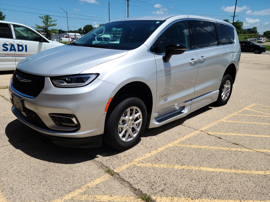 chrysler pacifica 2024 2C4RC1BG3RR152369 image chrysler pacifica 2024 2C4RC1BG3RR152369 image