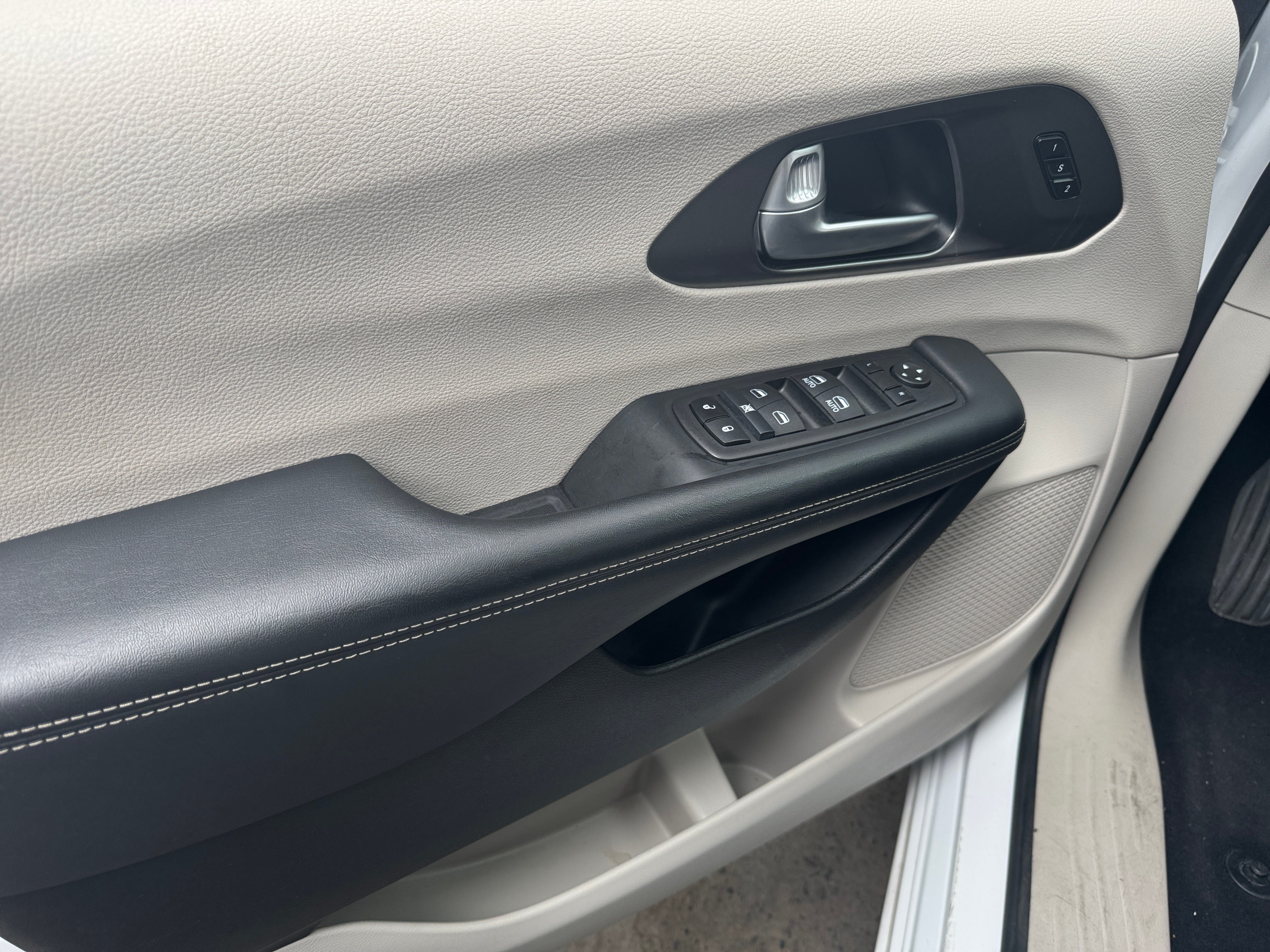 chrysler pacifica 2024 2C4RC1BGXRR155429 image chrysler pacifica 2024 2C4RC1BGXRR155429 image