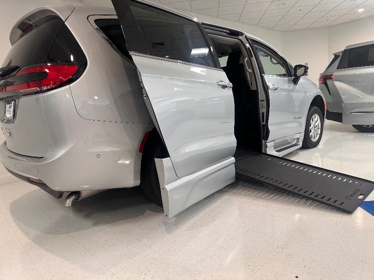 chrysler pacifica 2024 2C4RC1BG3RR140805 image chrysler pacifica 2024 2C4RC1BG3RR140805 image