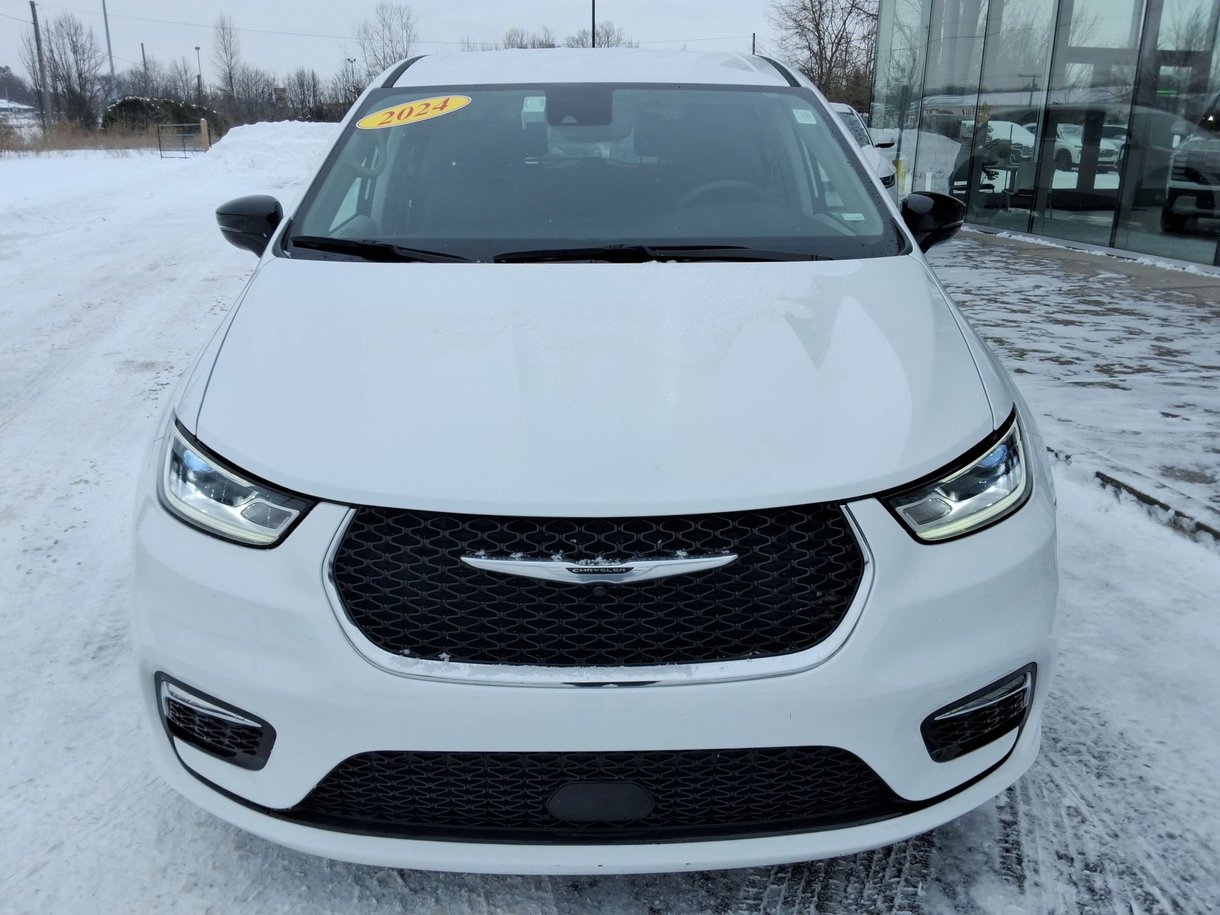 chrysler pacifica 2024 2C4RC1BG6RR124677 image