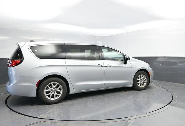 chrysler pacifica 2024 2C4RC1BG8RR162802 image chrysler pacifica 2024 2C4RC1BG8RR162802 image