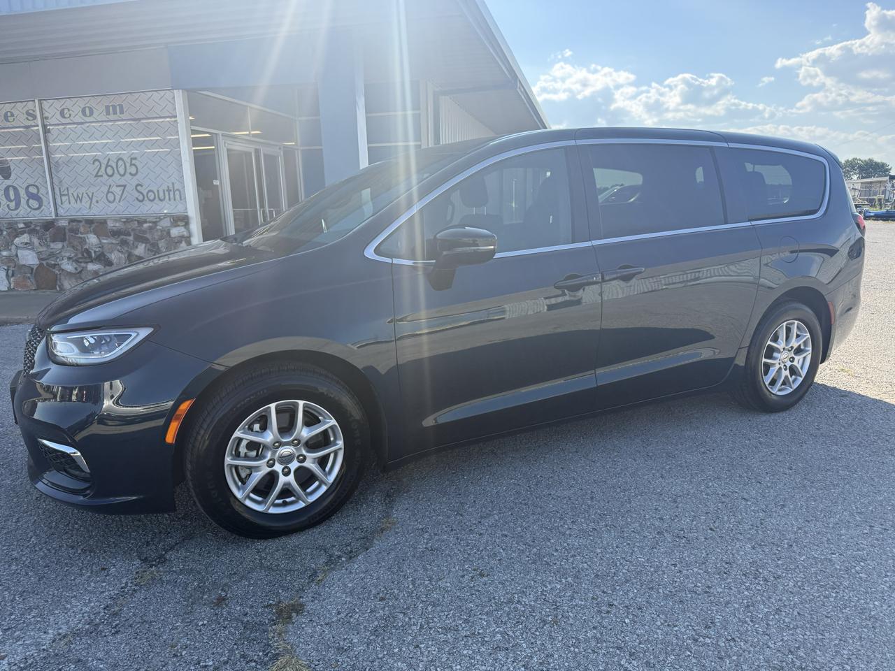 chrysler pacifica 2024 2C4RC1FG4RR101506 image chrysler pacifica 2024 2C4RC1FG4RR101506 image