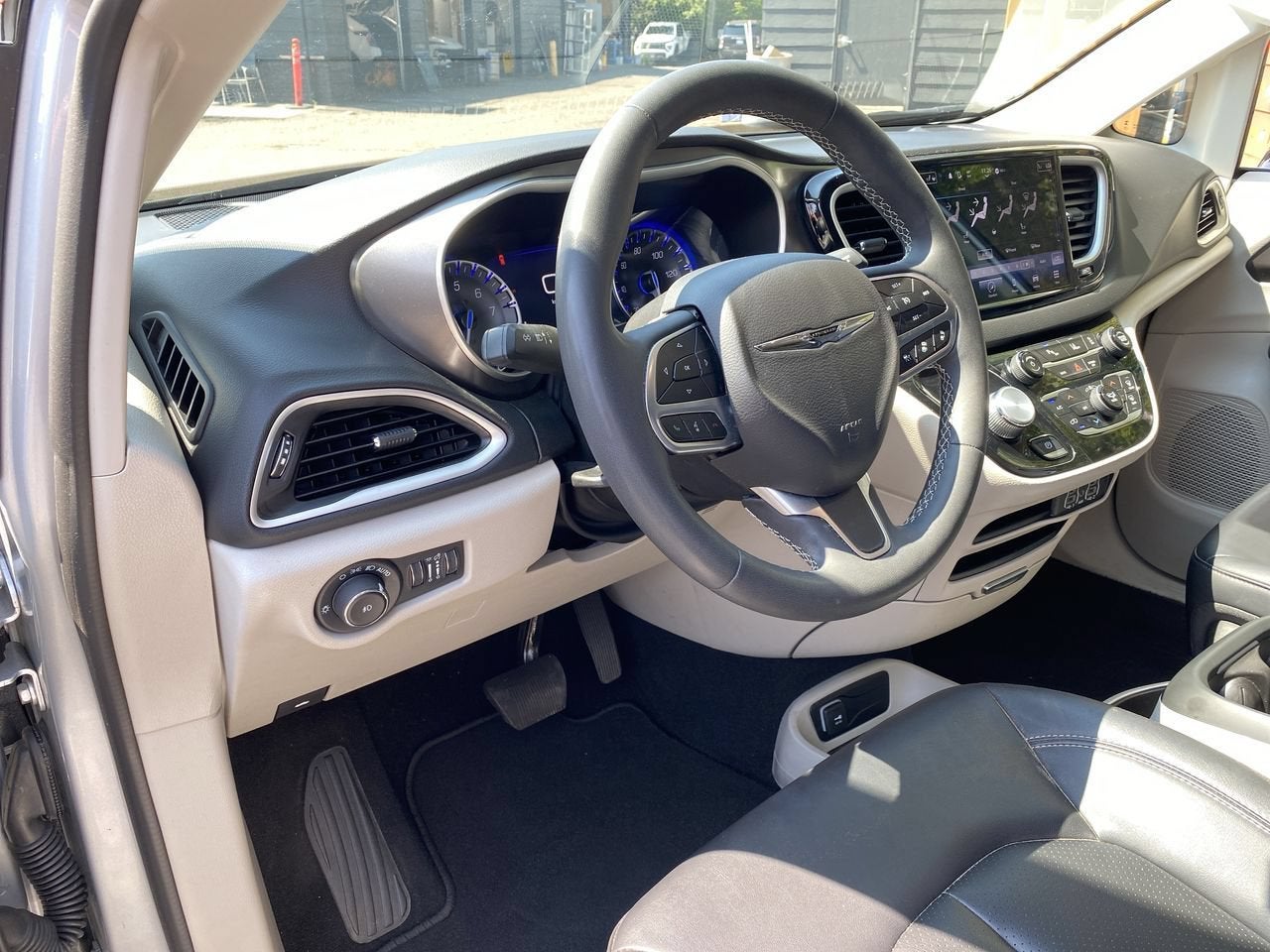 chrysler pacifica 2024 2C4RC1BG5RR155497 image chrysler pacifica 2024 2C4RC1BG5RR155497 image