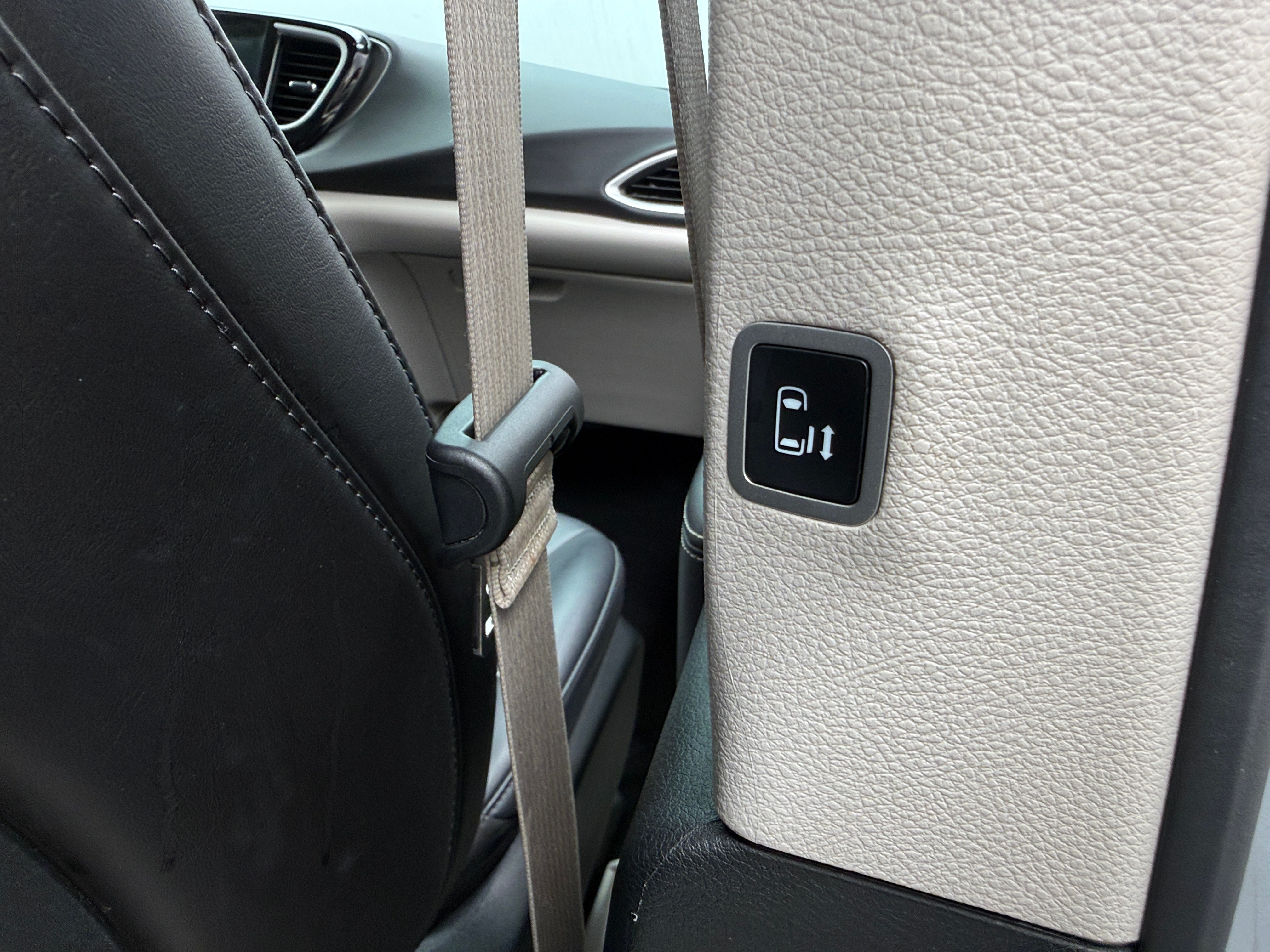 chrysler pacifica 2024 2C4RC1BG4RR145995 image chrysler pacifica 2024 2C4RC1BG4RR145995 image