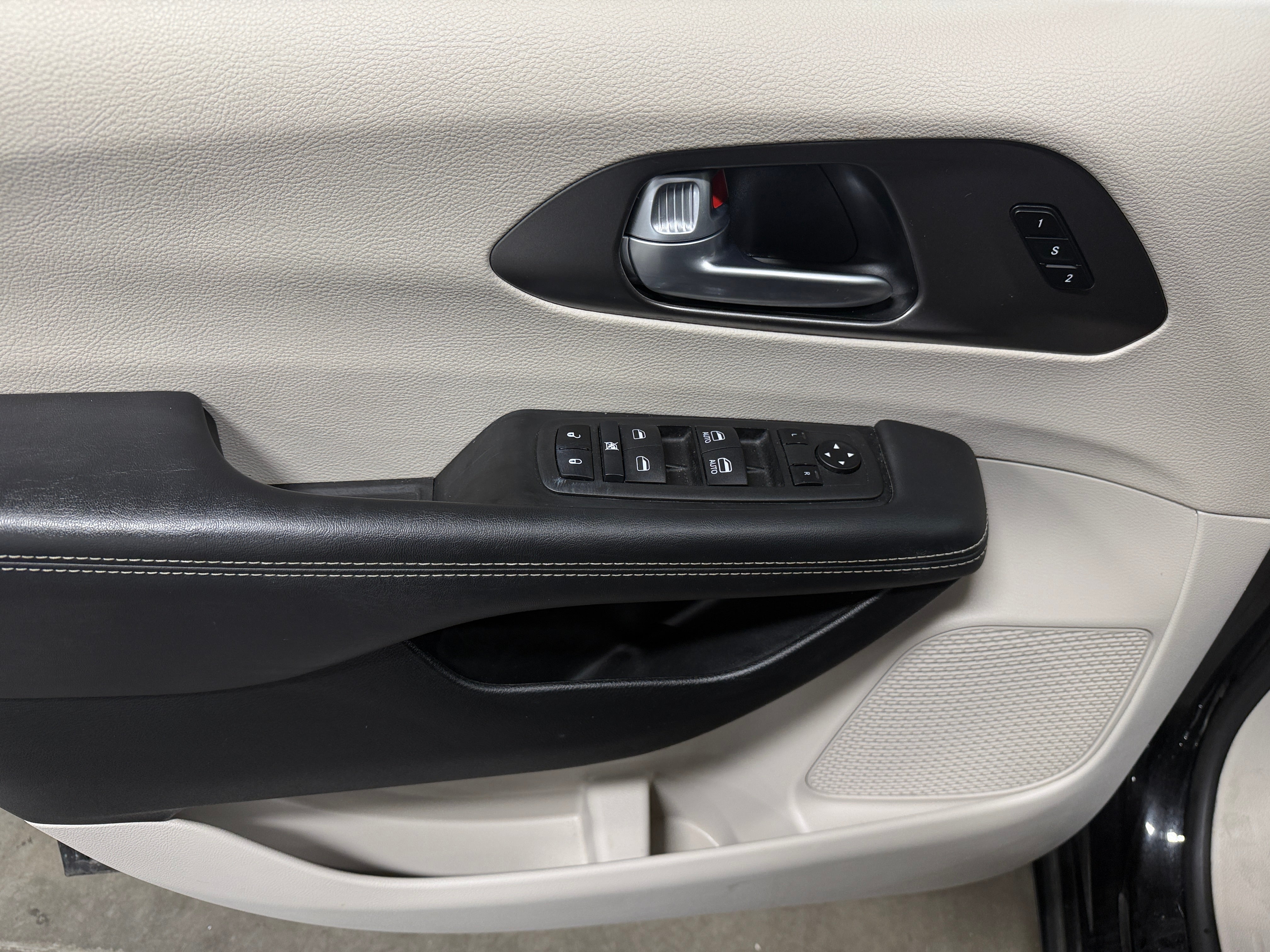 chrysler pacifica 2024 2C4RC1BG8RR143649 image chrysler pacifica 2024 2C4RC1BG8RR143649 image