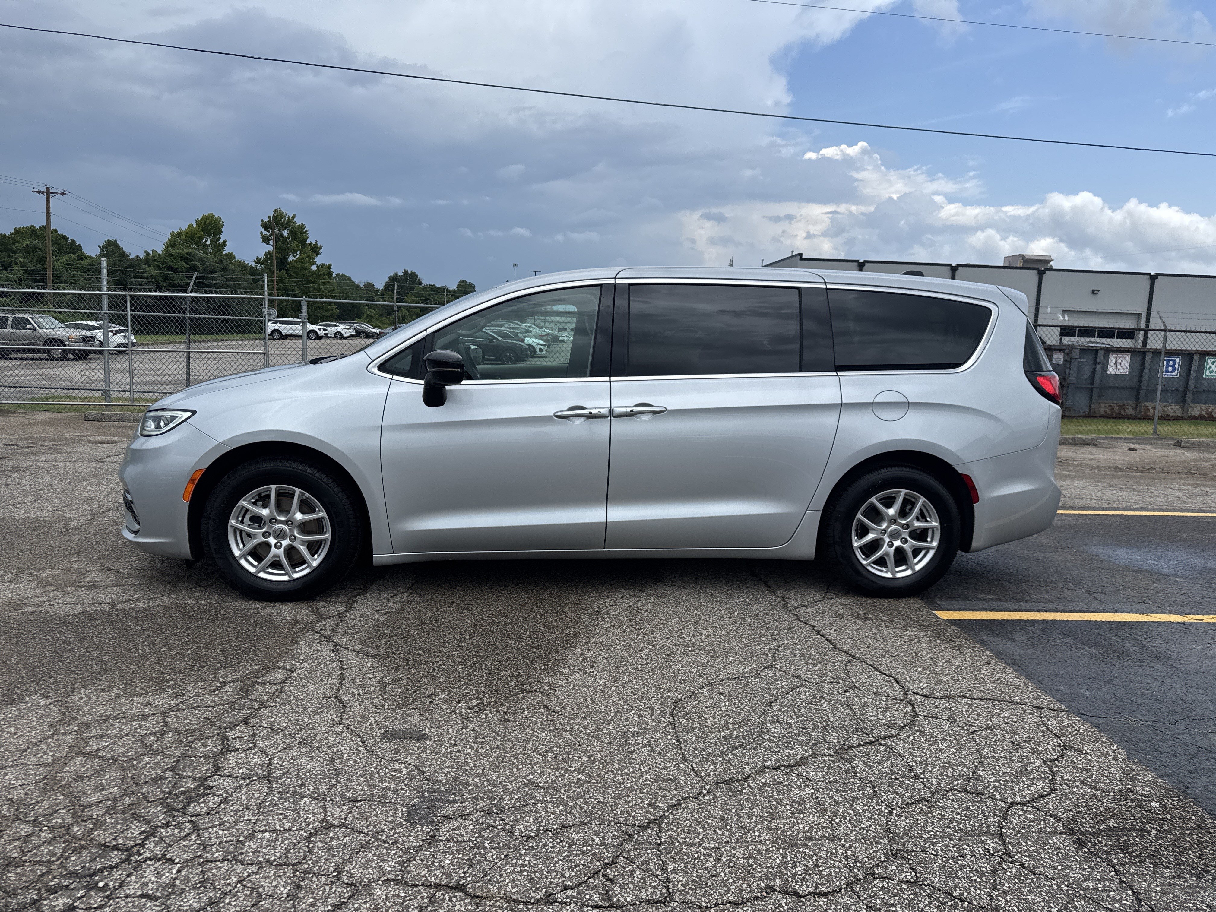 chrysler pacifica 2024 2C4RC1BG2RR146126 image chrysler pacifica 2024 2C4RC1BG2RR146126 image