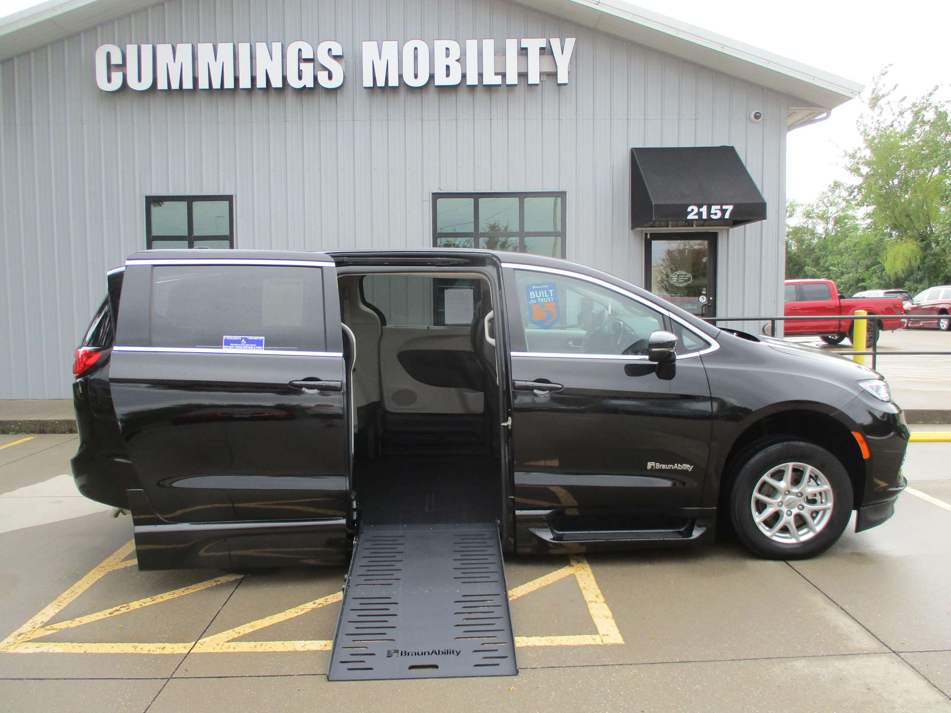 chrysler pacifica 2024 2C4RC1BG5RR142555 image chrysler pacifica 2024 2C4RC1BG5RR142555 image