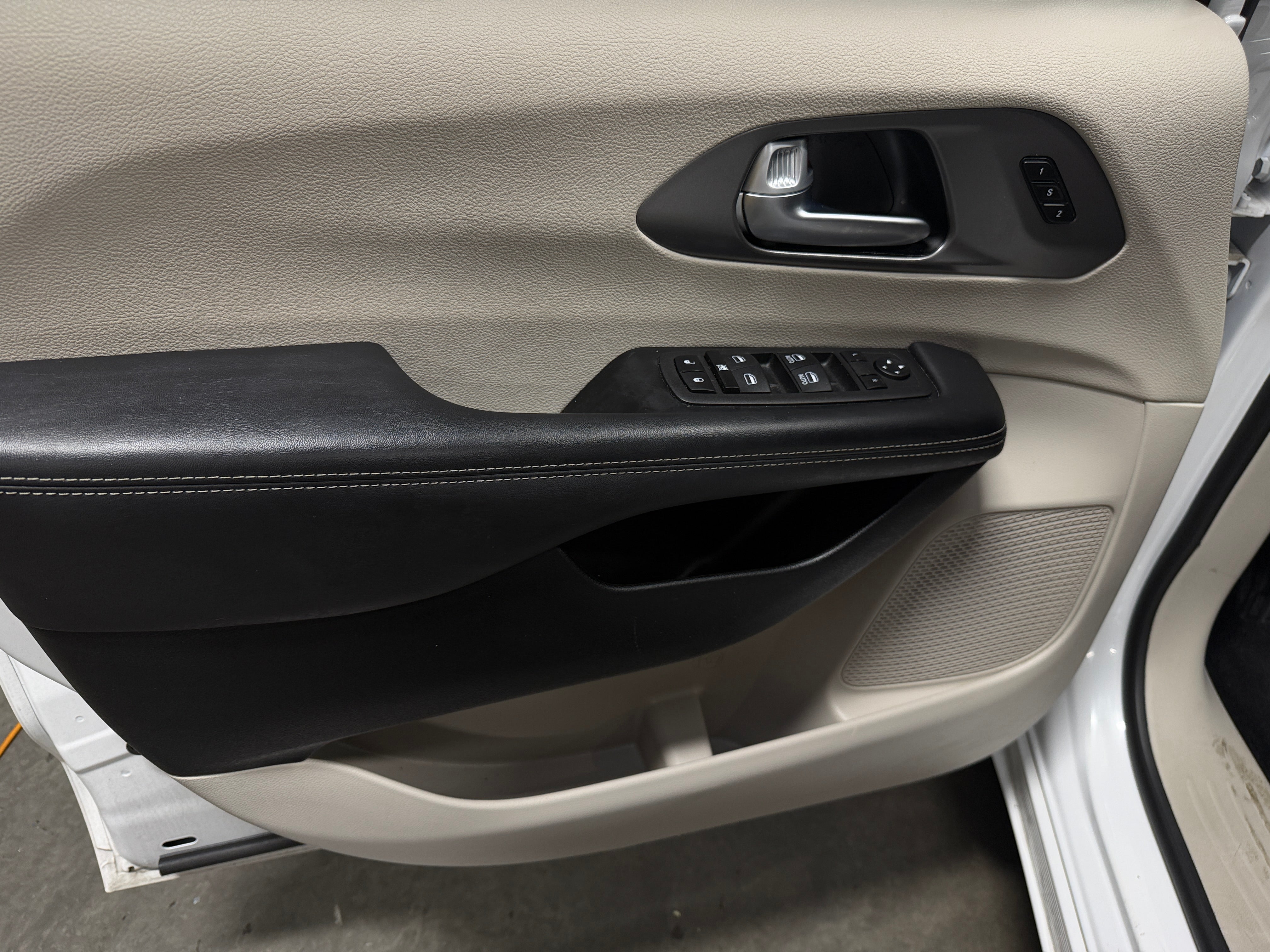chrysler pacifica 2024 2C4RC1BG5RR116215 image chrysler pacifica 2024 2C4RC1BG5RR116215 image