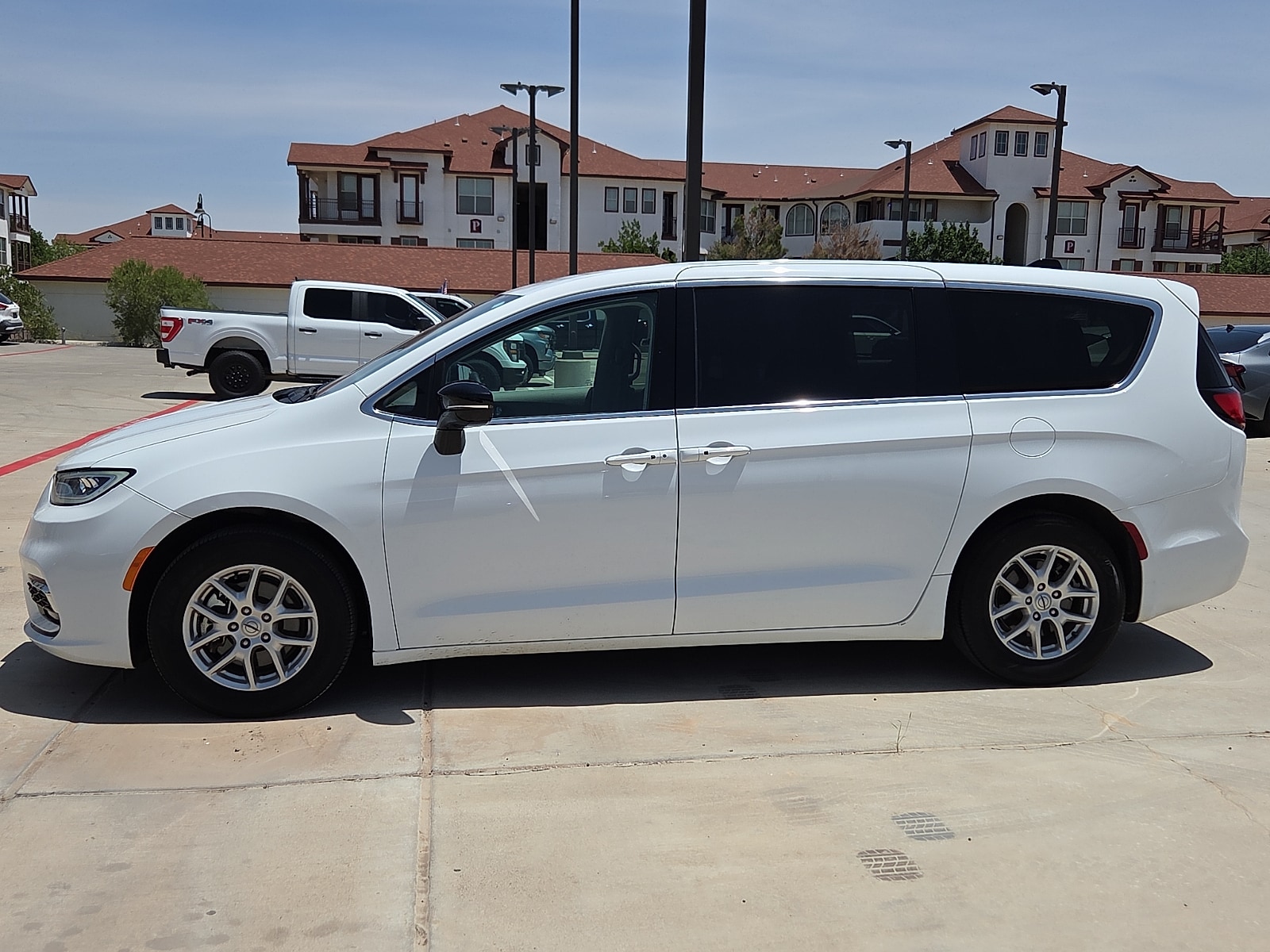 chrysler pacifica 2024 2C4RC1BG6RR165374 image chrysler pacifica 2024 2C4RC1BG6RR165374 image