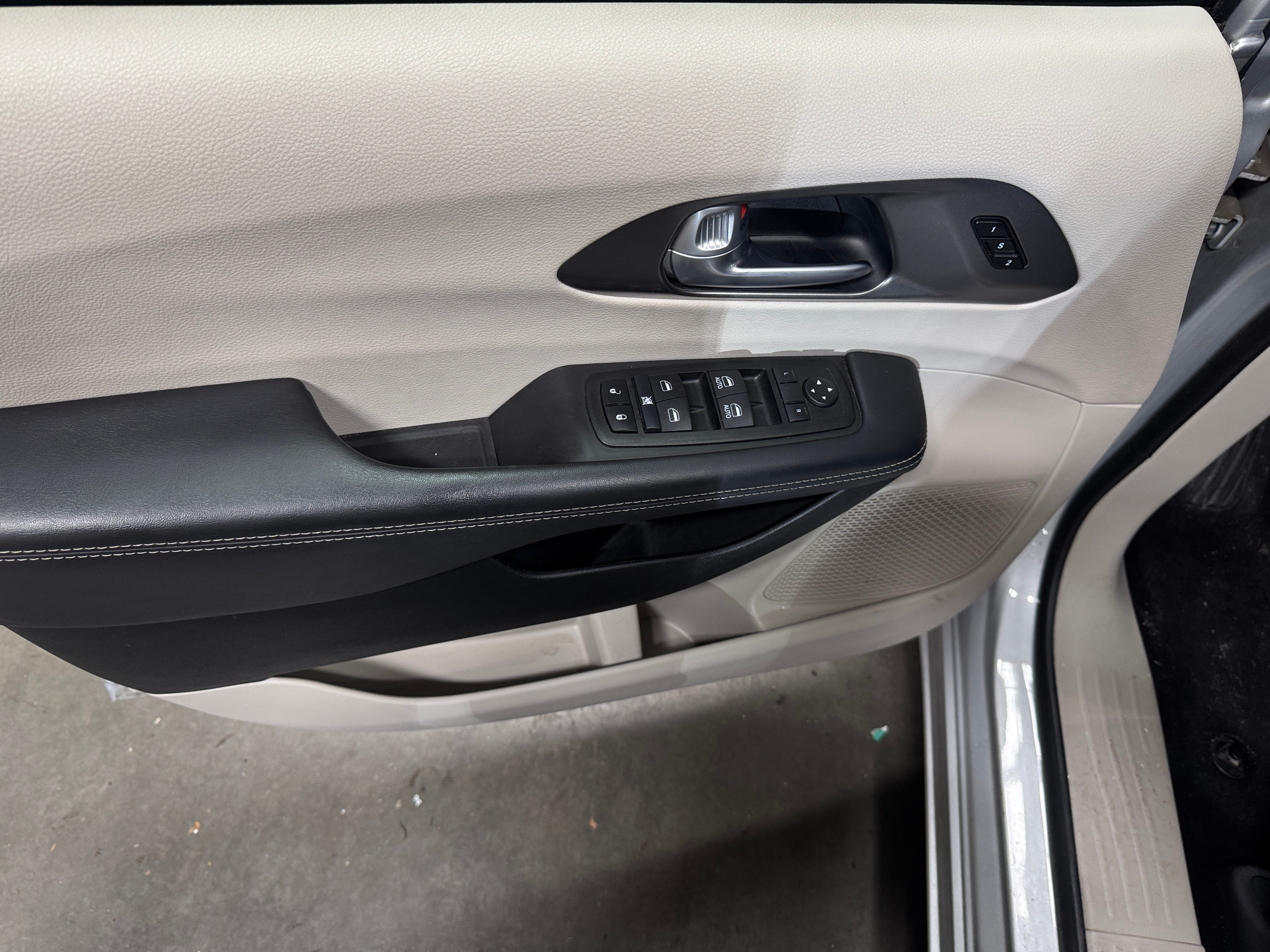chrysler pacifica 2024 2C4RC1BGXRR162056 image chrysler pacifica 2024 2C4RC1BGXRR162056 image