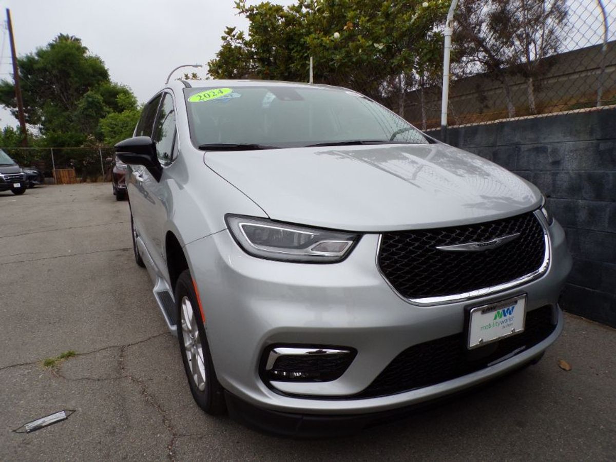 chrysler pacifica 2024 2C4RC1BG6RR144038 image chrysler pacifica 2024 2C4RC1BG6RR144038 image