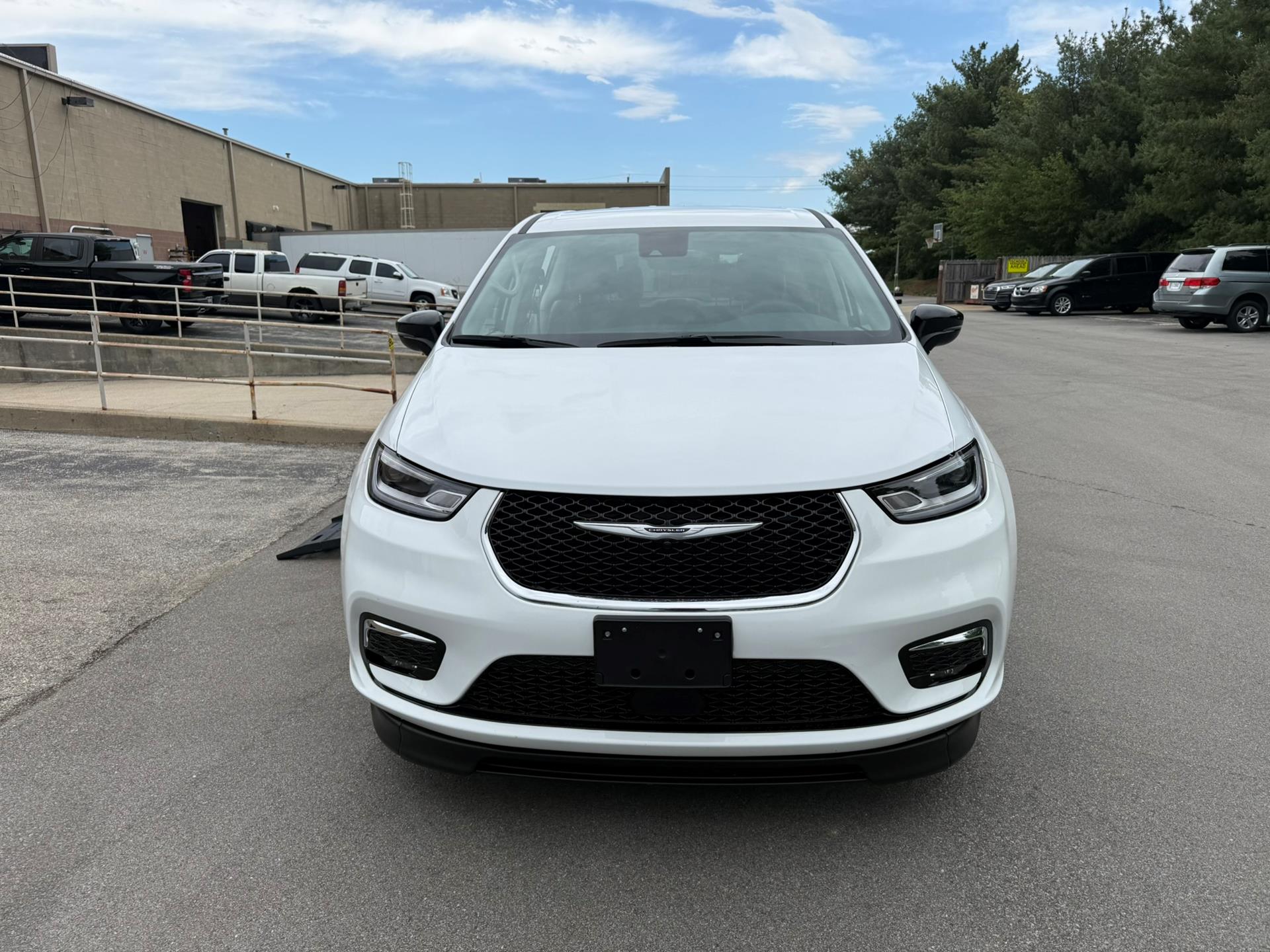 chrysler pacifica 2024 2C4RC1BG0RR204489 image chrysler pacifica 2024 2C4RC1BG0RR204489 image