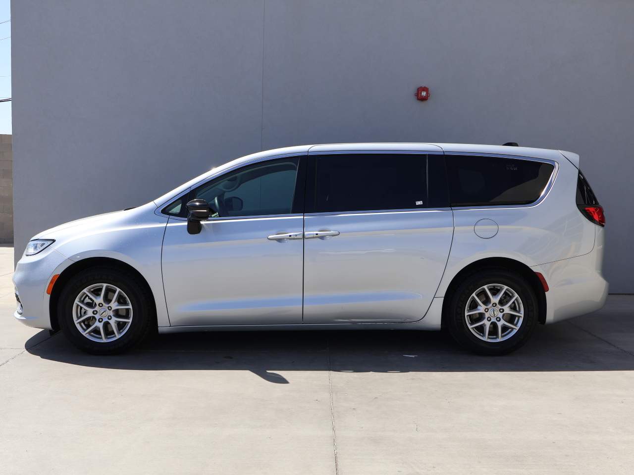 chrysler pacifica 2024 2C4RC1BG7RR158112 image chrysler pacifica 2024 2C4RC1BG7RR158112 image