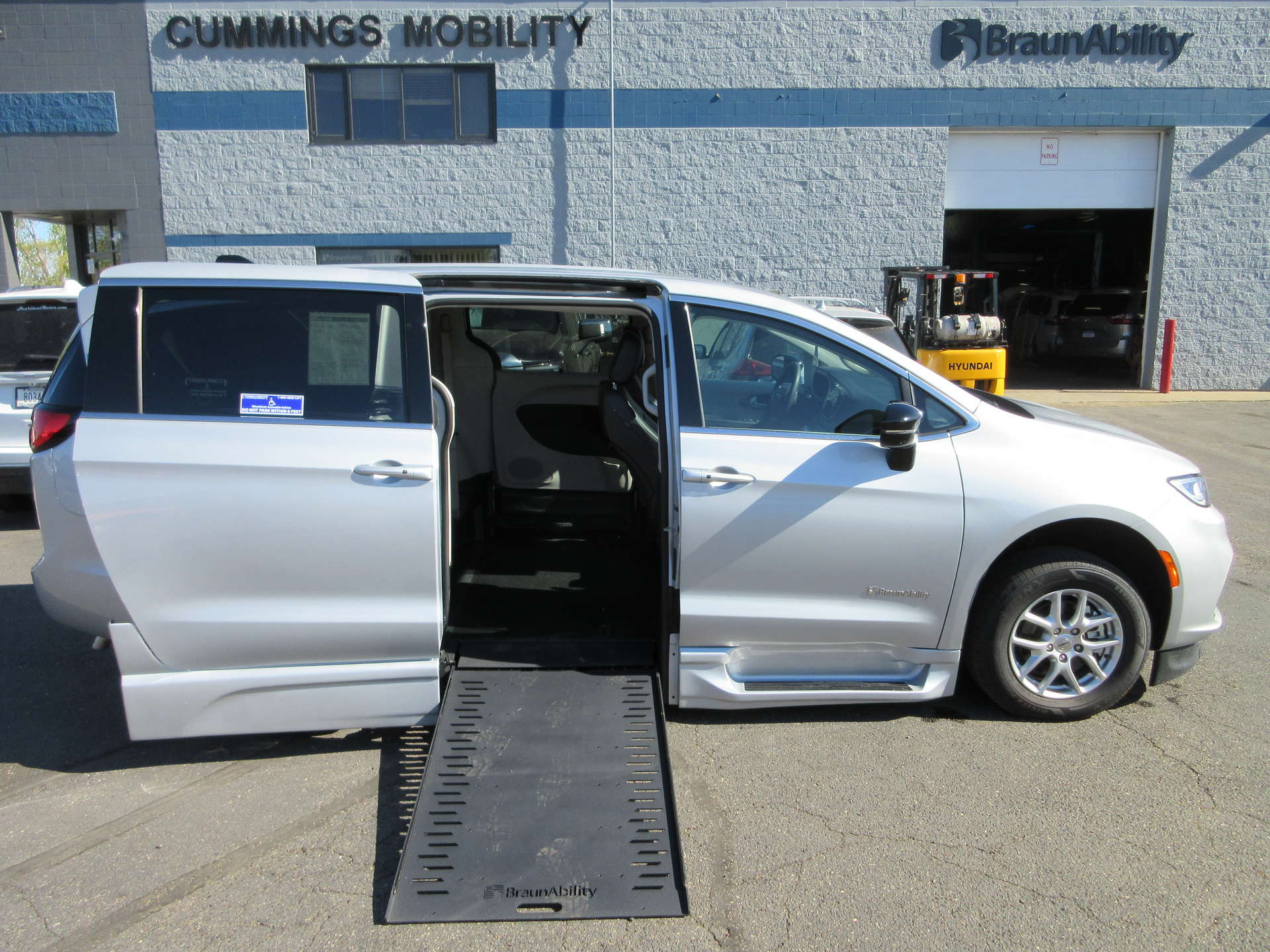 chrysler pacifica 2024 2C4RC1BG2RR129584 image chrysler pacifica 2024 2C4RC1BG2RR129584 image