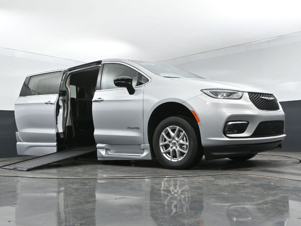chrysler pacifica 2024 2C4RC1BG6RR140779 image chrysler pacifica 2024 2C4RC1BG6RR140779 image