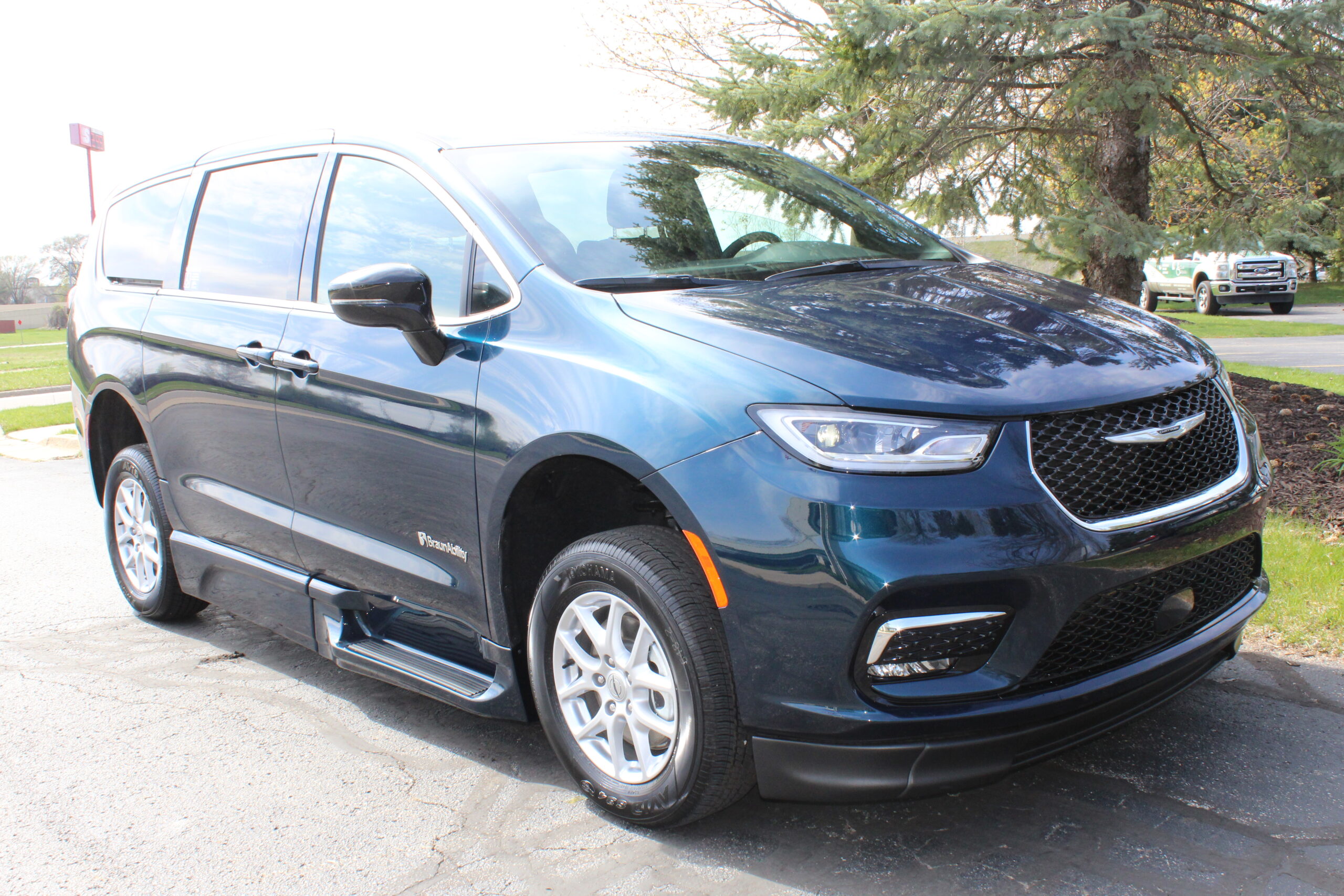 chrysler pacifica 2024 2C4RC1FG5RR102177 image chrysler pacifica 2024 2C4RC1FG5RR102177 image
