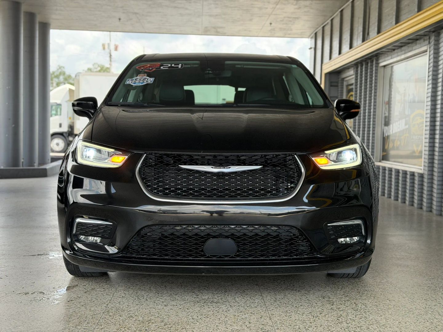 chrysler pacifica 2024 2C4RC1BG9RR135978 image chrysler pacifica 2024 2C4RC1BG9RR135978 image