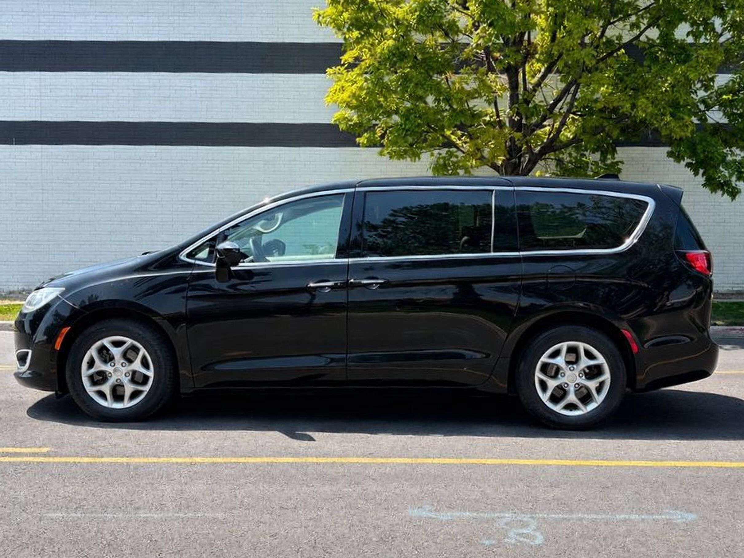 chrysler pacifica 2020 2C4RC1FG0LR159135 image