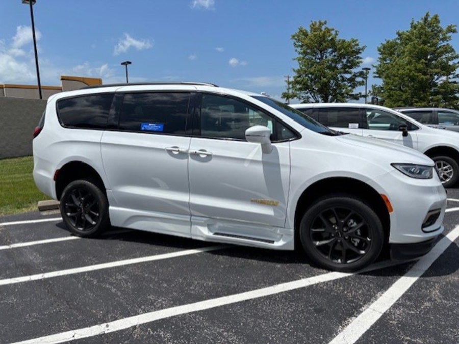 chrysler pacifica 2022 2C4RC1BG8NR171400 image chrysler pacifica 2022 2C4RC1BG8NR171400 image