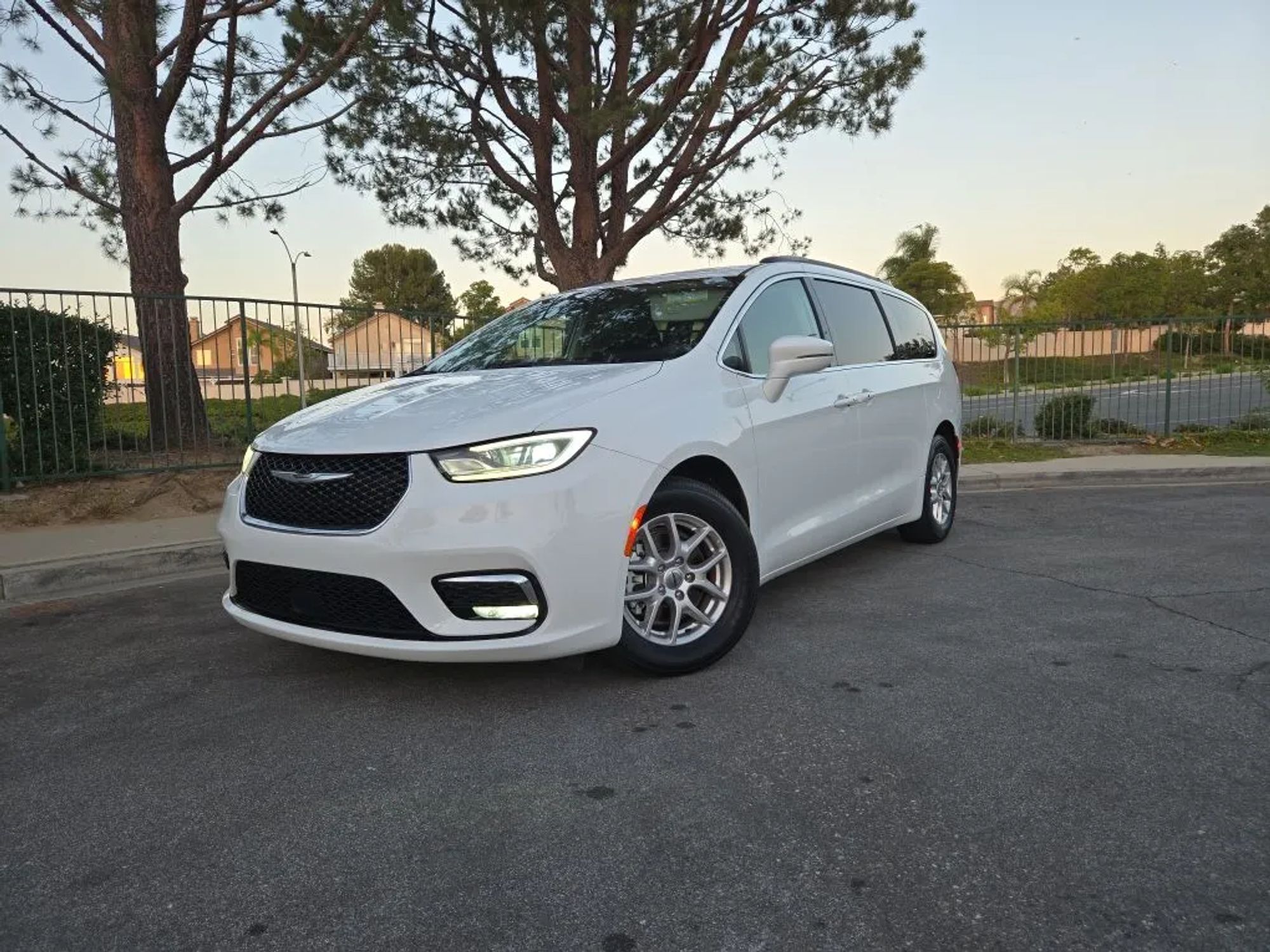 chrysler pacifica 2022 2C4RC1BG9NR209216 image chrysler pacifica 2022 2C4RC1BG9NR209216 image