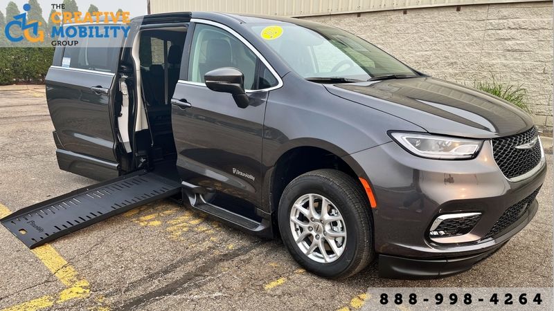 chrysler pacifica 2022 2C4RC1BG0NR158754 image chrysler pacifica 2022 2C4RC1BG0NR158754 image
